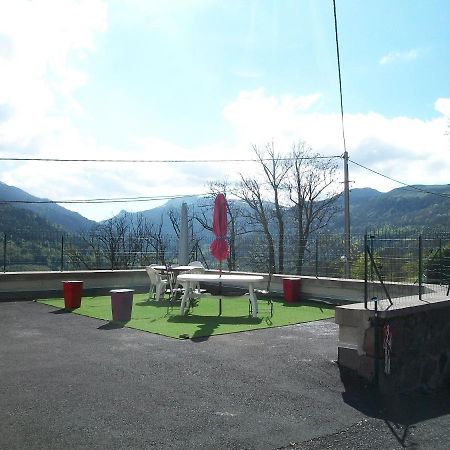 Laveissière Vacances Au Pied Des Monts Du Cantal מראה חיצוני תמונה