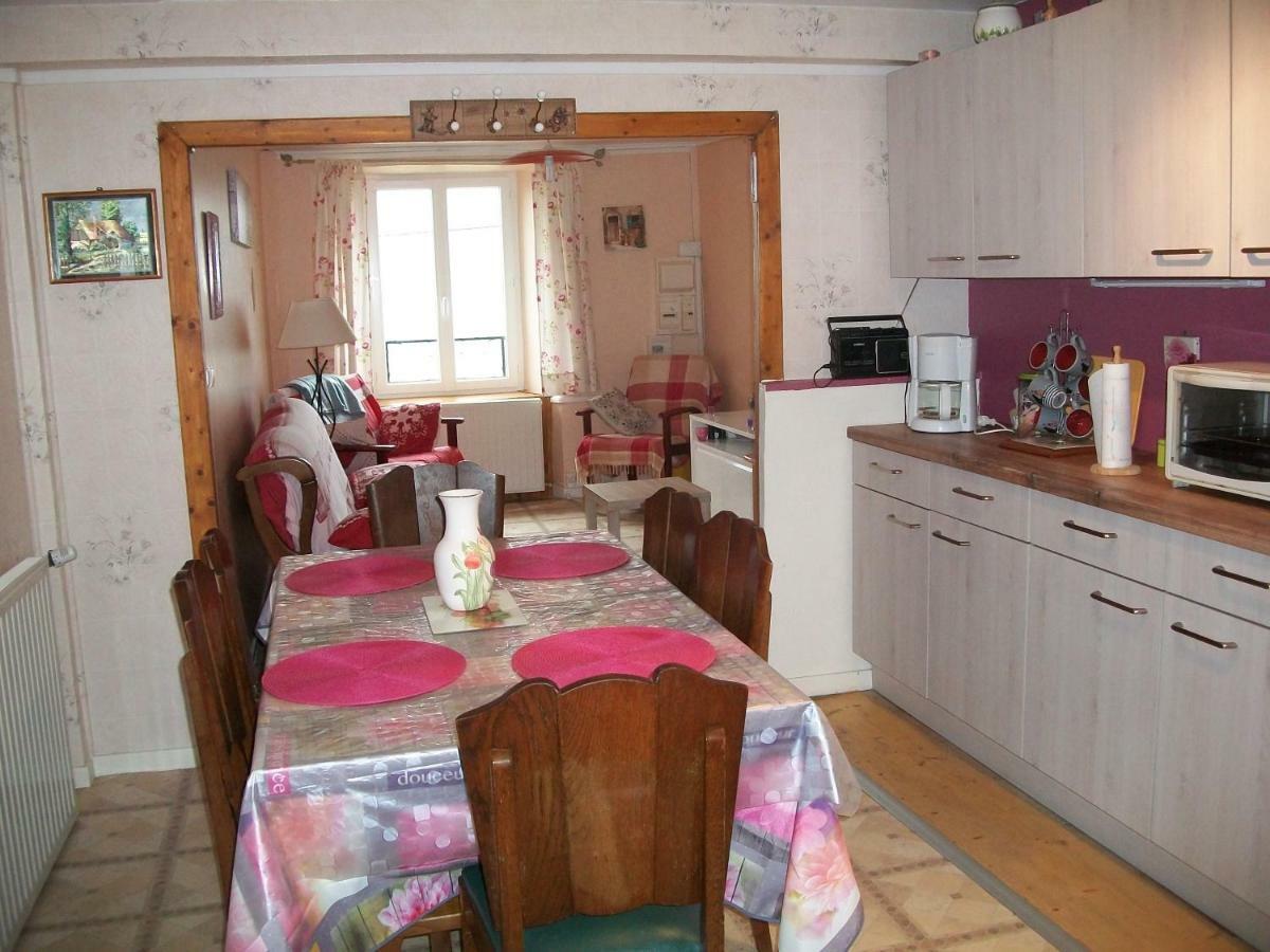 Laveissière Vacances Au Pied Des Monts Du Cantal מראה חיצוני תמונה